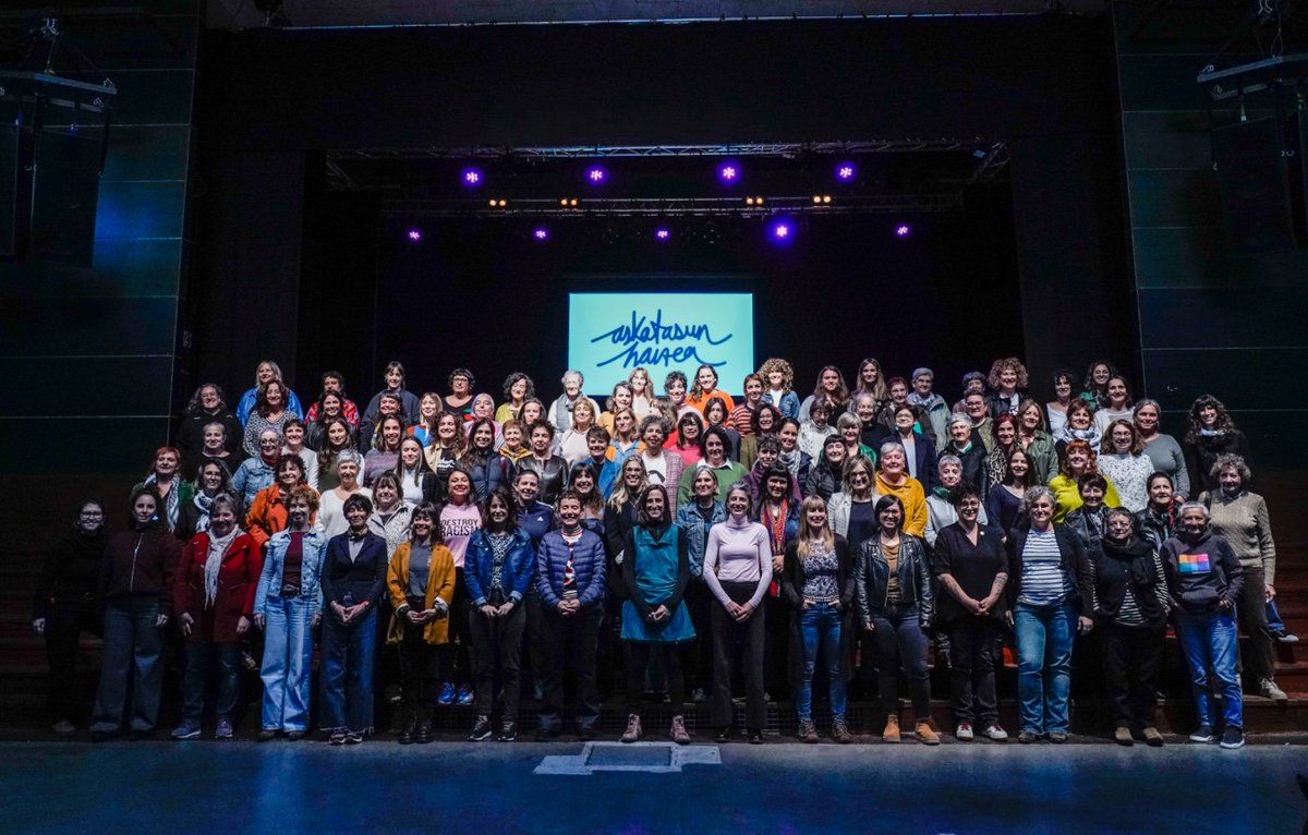 OlaiaDuarte's tweet photo. Feminismotik eraikitzen jarraitzeko, gure askatasun haizea morea dela baieztatzen jarraitu dugu gaurkoan 💜✊️ https://t.co/bfMAwM9K4W
