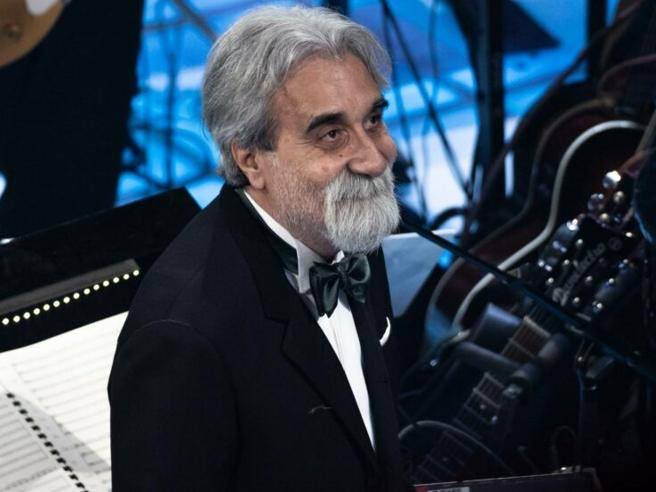 “Dirige l’orchestra il maestro Beppe Vessicchio.”

Bastava quella frase, dolce e familiare, che riscaldava il cuore e ci faceva sentire a casa ogni volta.
Oggi leggo la notizia della scomparsa del Maestro Beppe Vessicchio e resto senza parole. Non ci volevo credere.
Il Maestro