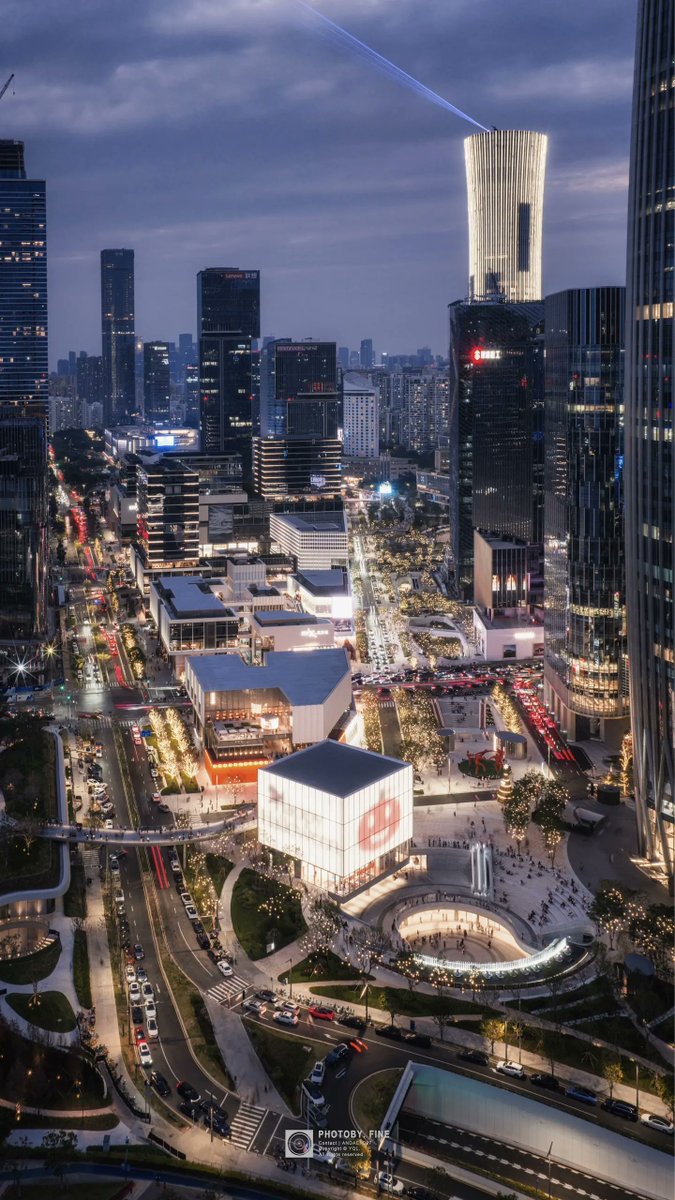 TripInChina's tweet photo. A city center in Shenzhen. https://t.co/f47ompuIRV