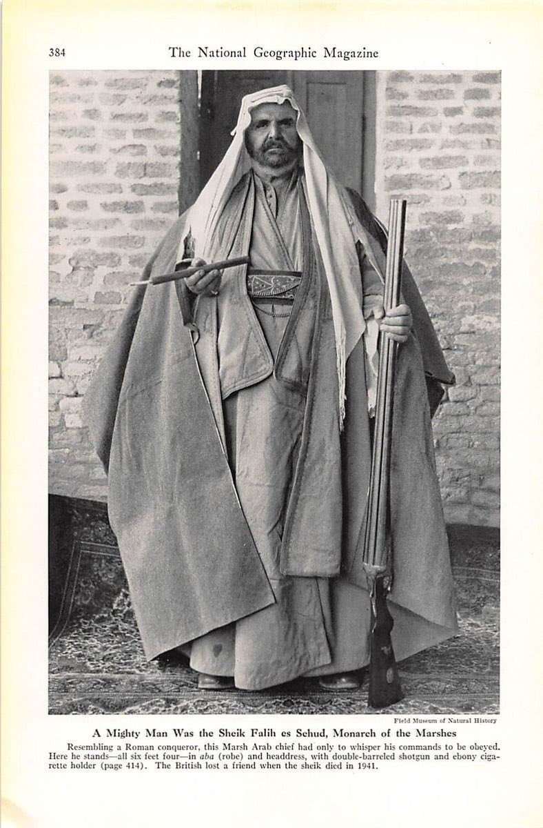 طويل القامة، عظيم الجثّة، لقّبه الإنگليز بـ”هرقل العراق“ كان شديدًا، مطاعًا. يقف مرتديًا العباءة والعقال، حاملًا بندقية ذات سبطانتين وعود سيجار من الخشب الأسود.

شيخ عرب الأهوار الأمير فالح الصيهود المحمّداوي الزّبيدي، وُلِد في مدينة العمارة (مَيْسان) جنوب شرقيّ العراق في ١٨٤٥مـ.