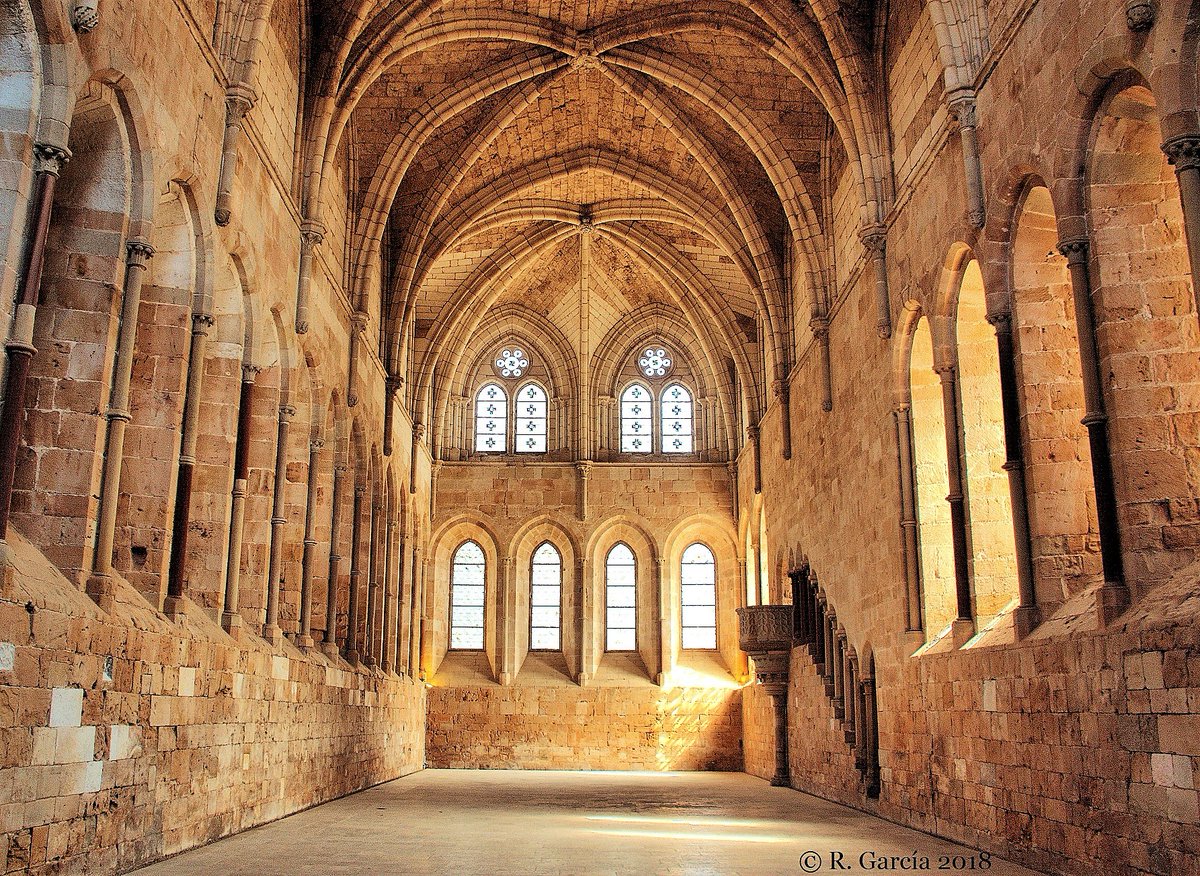 carroza13's tweet image. Monasterio Cisterciense de Santa María de Huerta. Soria. Refectorio de los monjes. Se trata de una tremenda sala de 38 x 13 metros que abre a la panda norte del claustro gótico.
@LaHuellaRomnica @CantRomanica @aop_org