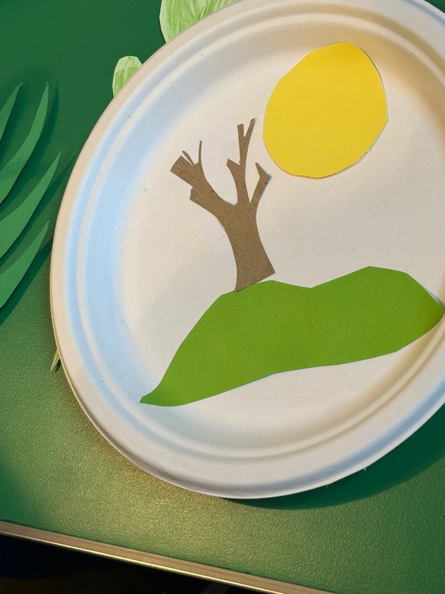 CharltonLib's tweet image. We had fun at #CharltonLibrary today, making collages 🌳 using recycled paper in different colours and shapes to turn old into new! For more #CraftingFun, #LibraryFunClub is every Saturday from 10.30-11.30am, join us to make friends, borrow books + create! 🎨 #LoveYourLibrary