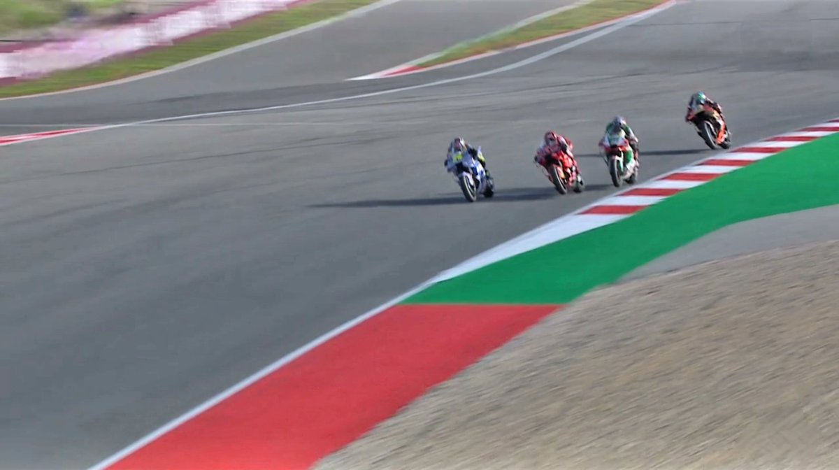 giannileone33's tweet photo. #PortugueseGP
#TissotSprint
Vince #AMarquez
Quest'anno da dimenticare per #Bagnaia 8°
a l'ultimo giro viene superato da #Aldeguer e #Zarco .
A fine gara quello che mi ha colpito è ,seduto da solo e nessuno che gli sta vicino 😏 https://t.co/fXjliMcFuk