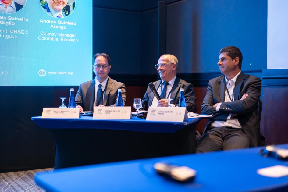 Ursec presente en la Semana Anual de Política y Regulación de las Comunicaciones del ICC

gub.uy/unidad-regulad… 

<a href="/NanoClaramunt/">Leandro Claramunt</a> <a href="/brunoferiguini/">Bruno Fernández Iguini</a>