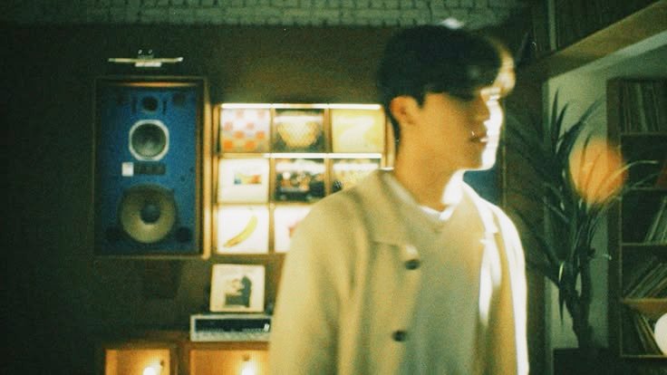 walacch's tweet photo. my dear jeongwoo hanni, pls live a happy life🤍 https://t.co/ZkEf4e3uLl