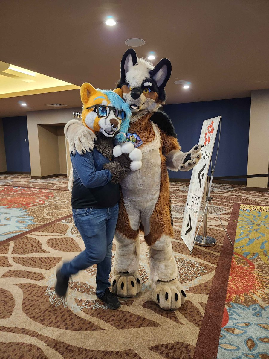 RedPandis's tweet image. This bean was so tall 😳 (I’m 6ft 2 out of suit for reference)