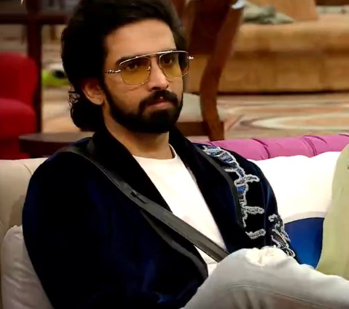 news_all4's tweet image. 📊 Ranking Poll — Week 11

Like ❤️ &amp;amp; Retweet 🔁 if you’re supporting #AmaalMallik in the #BiggBoss19 house!

🕘 Poll Duration: 9 PM to 9 PM (24 Hours)
(Only Likes &amp;amp; Retweets will be counted)
#BB19 #SalmanKhan