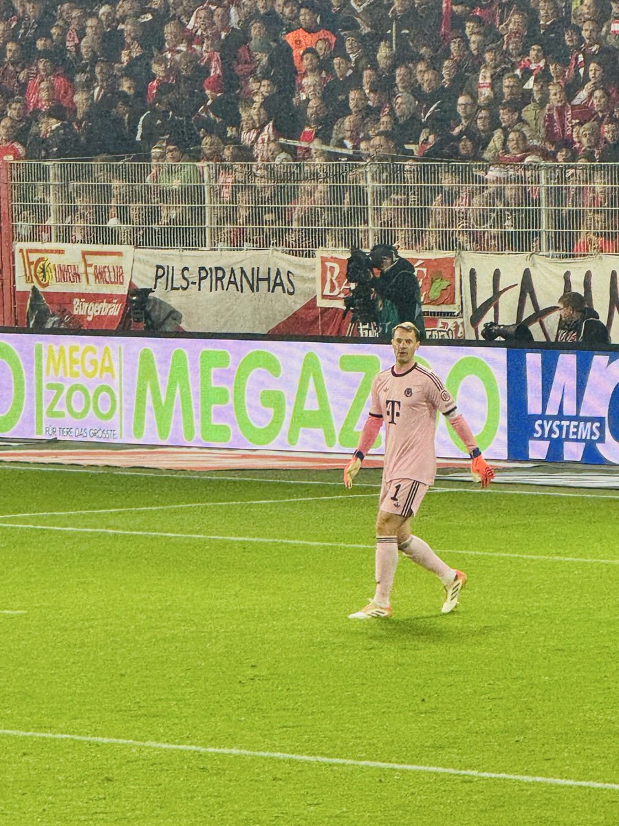 gaskadamian's tweet image. GOAT🐐🧤
#FCUFCB #FCBayern