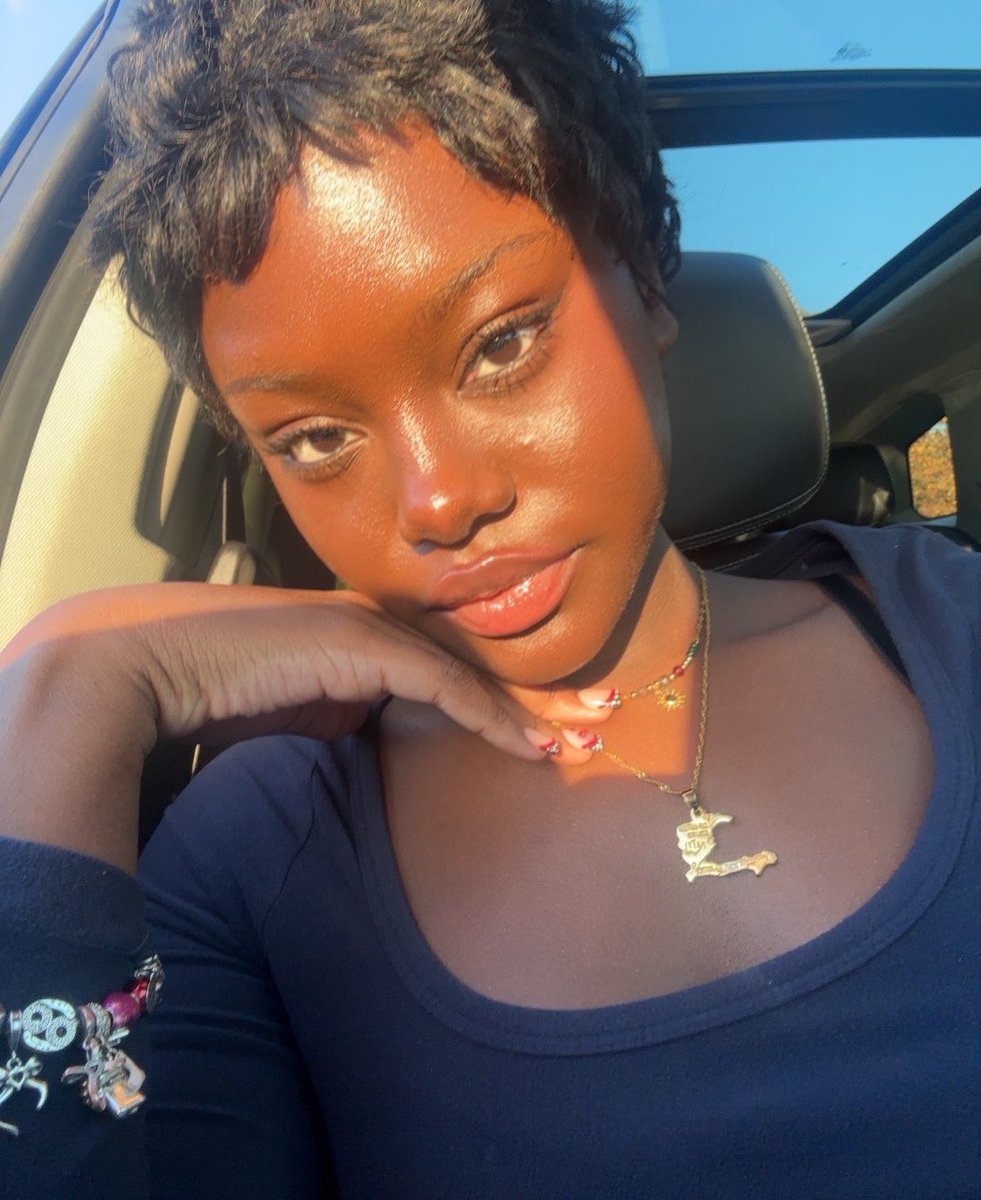 jaen2de's tweet photo. a pixie cut was made for me 🤭 https://t.co/KaFQYMBOux
