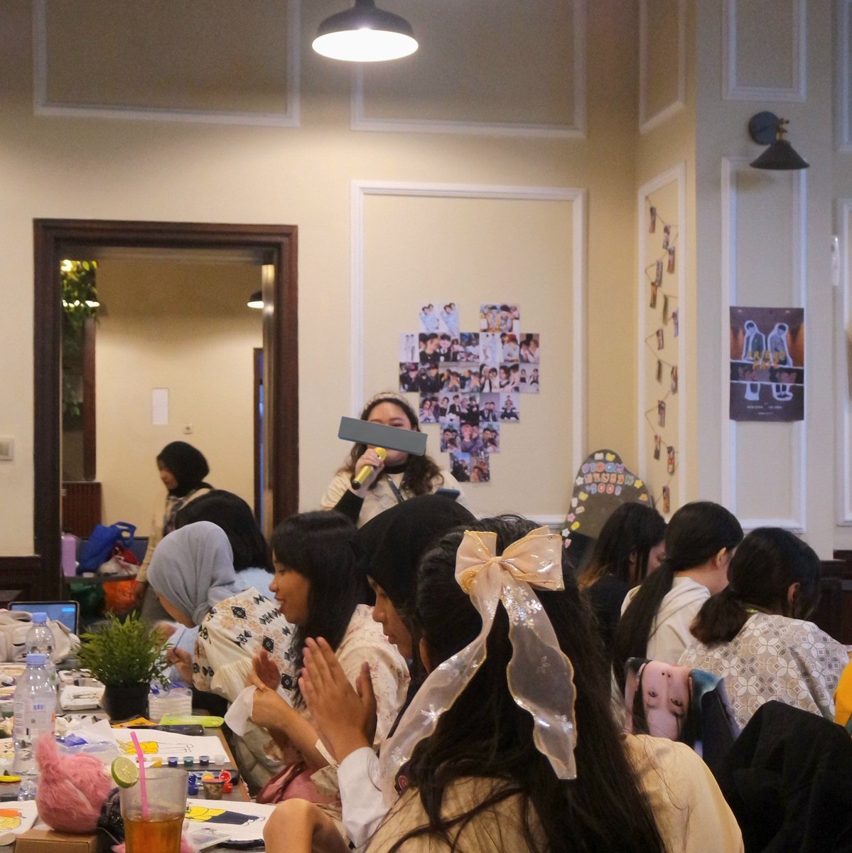 yoongeism's tweet photo. have so much fun mc-ing the workshop โ
thankyou @page2008_id for the space! โก alias senang sekaliiii berkumpul dengan hyuniners! #FriendtoFate #HyunIN https://t.co/iyBV1c1cRE
