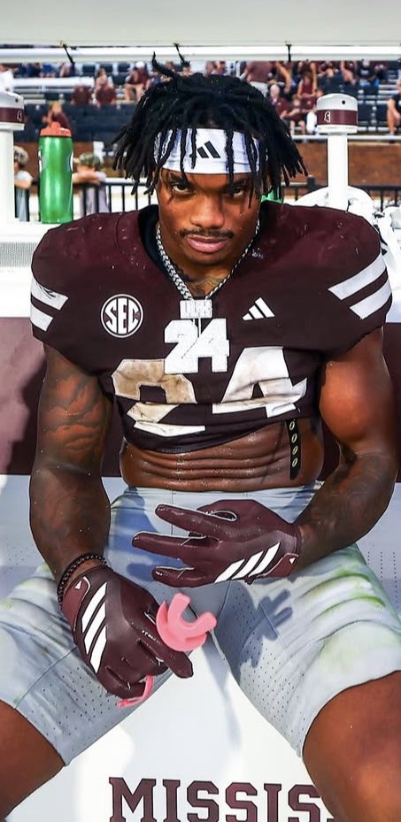 Ladies and gentlemen, Fluff Bothwell plays football today