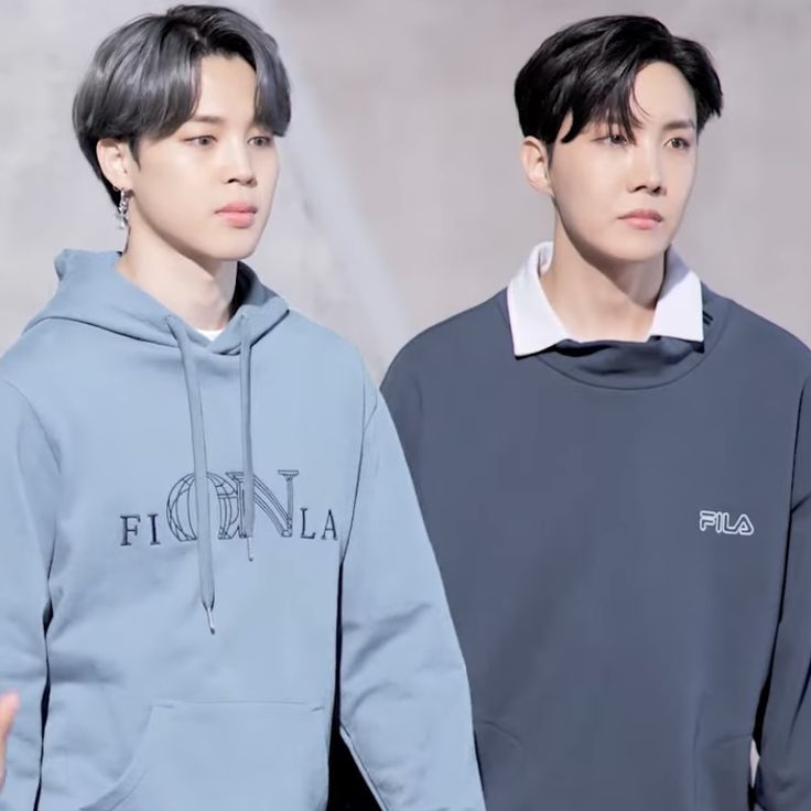 pjmshobie1318's tweet photo. Have I mentioned how much I love when they dress in similar color tones??

#jihope #lomls https://t.co/JzdHH9XZ8S