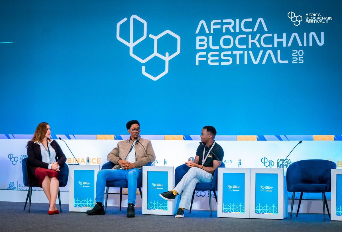 justcharlz_'s tweet image. One question I get asked a lot, especially during panel sessions, is on eNaira, CBDC, and stablecoins and why the @cngn_co stablecoin is seemingly doing better than the eNaira. My answer is &quot;similar intention, different executions and goals.&quot;