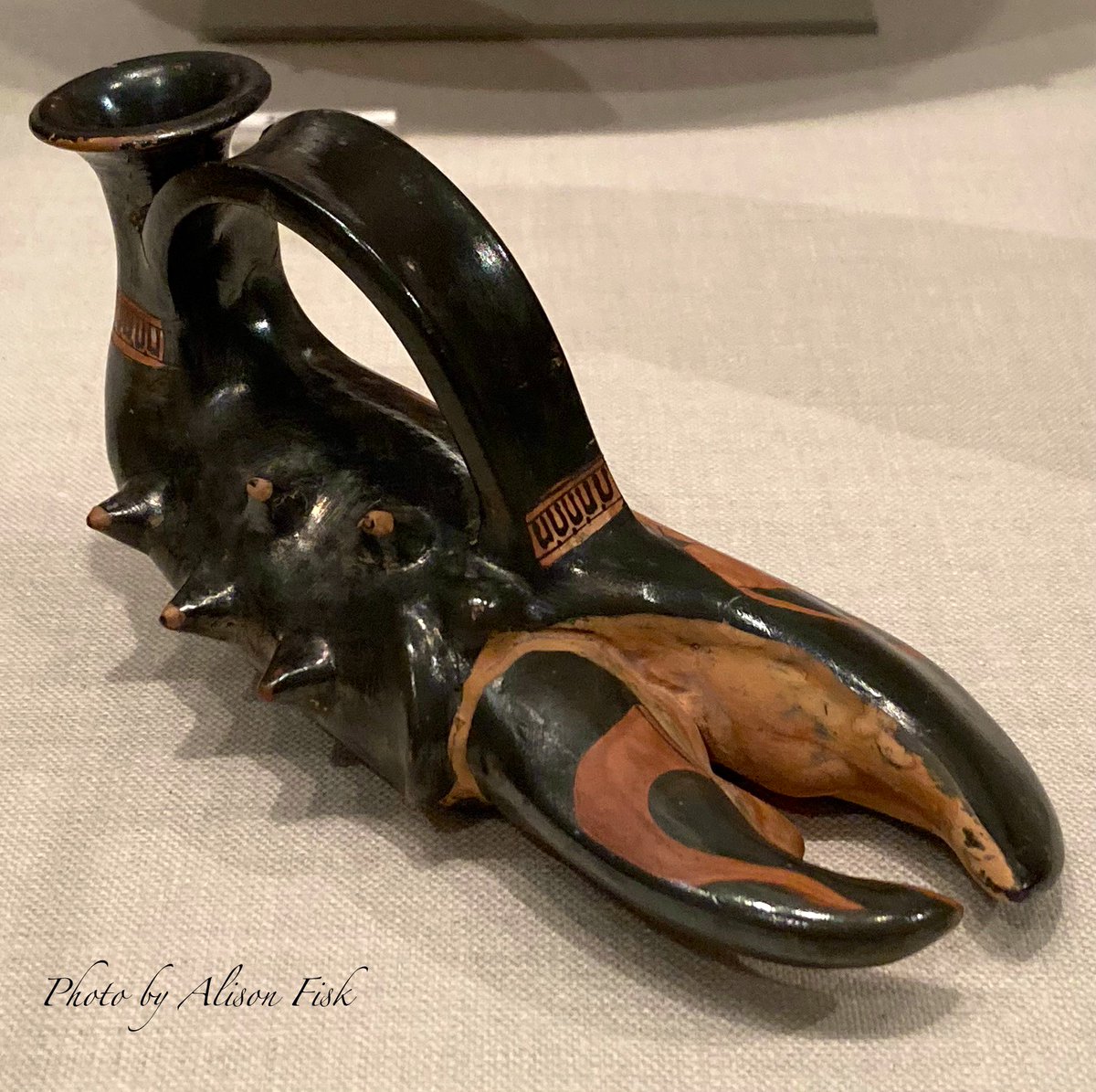 Even 2,500 years ago, people loved a novelty cup! 🦞 🍷 😄

It’s suggested this Ancient Greek terracotta vessel in the shape of a lobster claw was used as a drinking horn at parties! 

The Met  metmuseum.org/art/collecti...

📷 by me

#Archaeology