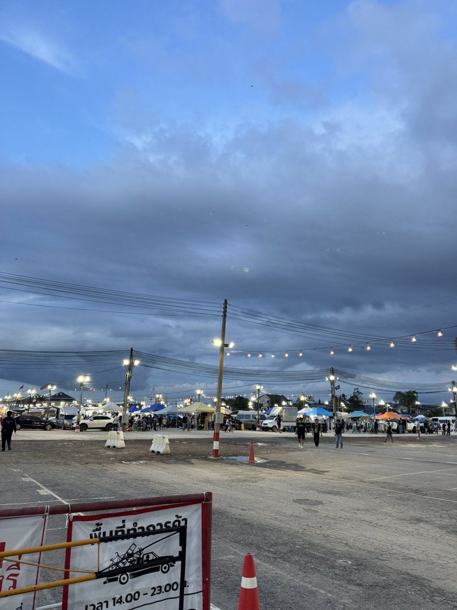 LodeCha's tweet image. ในเมืองฝนตกแบบนี้ ไปหาสาวๆคนไหนได้บ้างครับ
#โคราช #ในเมือง