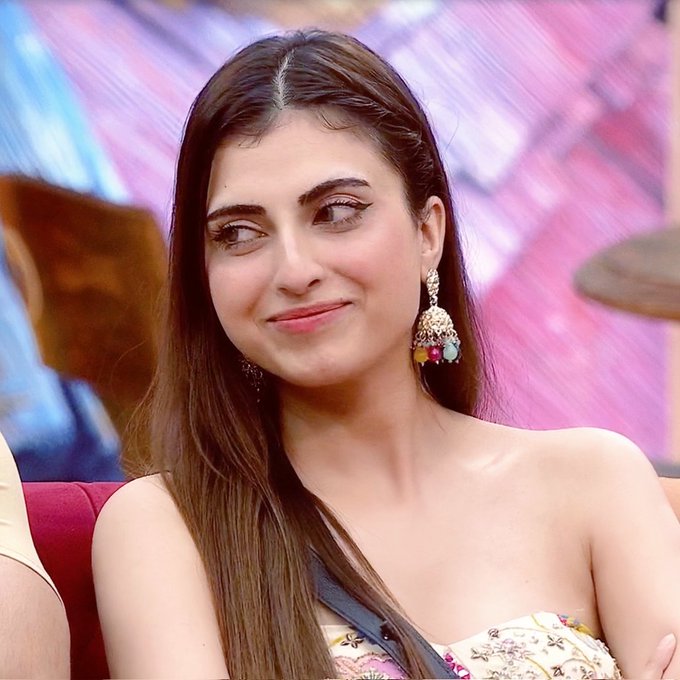 news_all4's tweet image. 📊 Ranking Poll — Week 11

Like ❤️ &amp;amp; Retweet 🔁 if you’re supporting #FarrhanaBhatt  in the #BiggBoss19 house!

🕘 Poll Duration: 9 PM to 9 PM (24 Hours)
(Only Likes &amp;amp; Retweets will be counted)
#BB19 #SalmanKhan