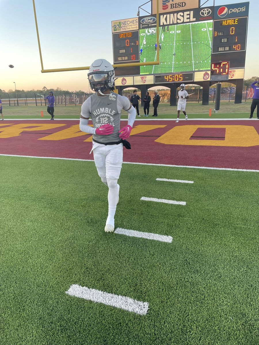 ballsnacherjt's tweet photo. Thank you @FootballHumble for everything, being here did not only make me a student athlete but it made me better as a man and i just want to thank you for the best 4 years of my life!! @Coach_RobMurphy #on2thenextLevel https://t.co/hyzVdvNIua