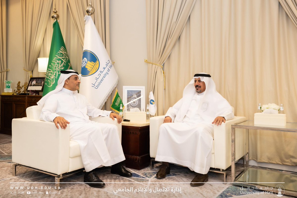 _UOH's tweet photo. #خبر | 📰
سعادة رئيس #جامعة_حائل يستقبل مدير فرع المركز الوطني لتنمية الغطاء النباتي بالمنطقة https://t.co/HaOLsW7nef
