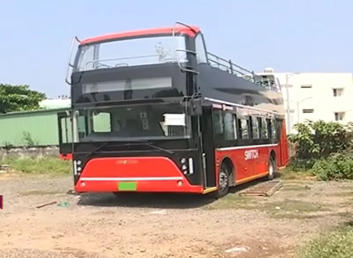 AndhraCommunity's tweet photo. 🚍 Vizag’s first open-top double-decker bus is here! 🌊
Cruise along Beach Road and enjoy the sea breeze like never before. 💨
📍 Route / Launch details coming soon.
#Visakhapatnam #Vizag #OpenTopBus #CityTour #AndhraPradesh https://t.co/WwWSr8iMoX