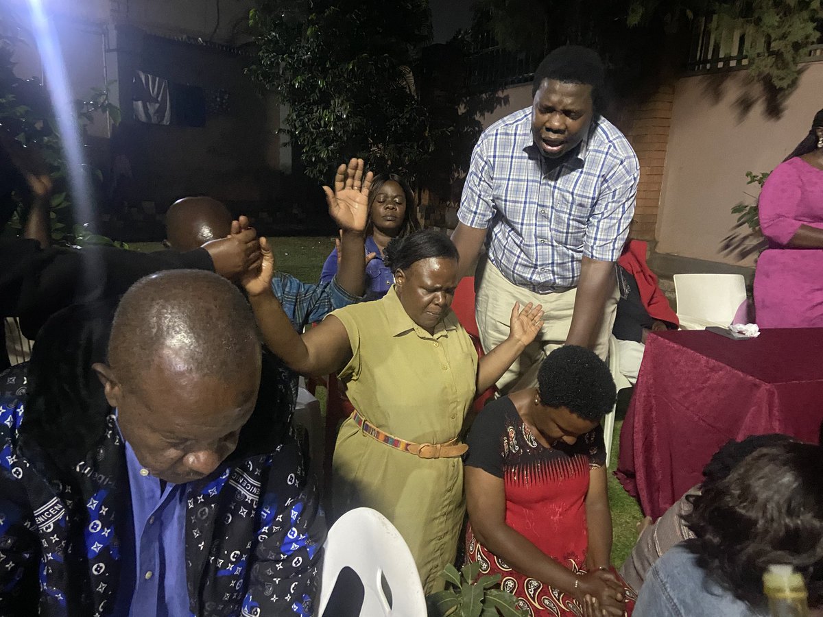 AcrobaticMF's tweet image. Thanks Mr. &amp;amp; Mrs. Wamala for hosting us. May God continue to bless you and also to continue to comfort you while you lost your parents at 99 &amp;amp; 90 years. facebook.com/share/v/1KKkc4…