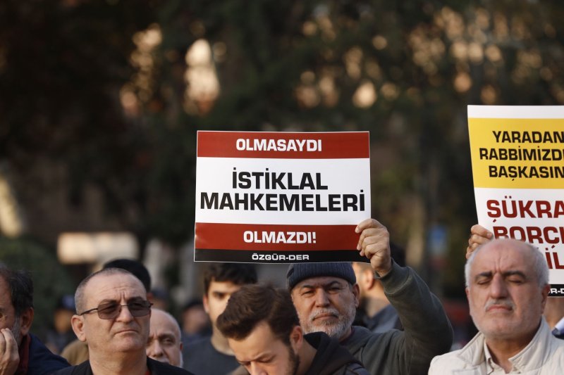 🔴 İstanbul Saraçhane'de kemalist dayatmaya karşı protesto düzenlendi:

"Olmasaydı Türkçe ezan olmazdı"

"Rabbimizden başkasına şükran borçlu değiliz"