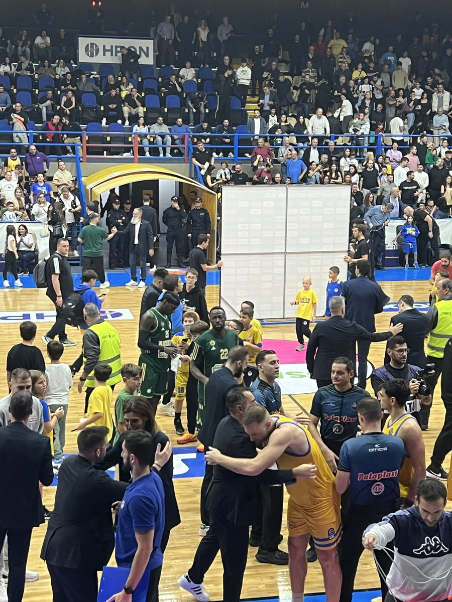 Από μικρό παιδί πάντα μαζί σου 
Σ όλα τα γήπεδα θα σε ακολουθώ… #paobc