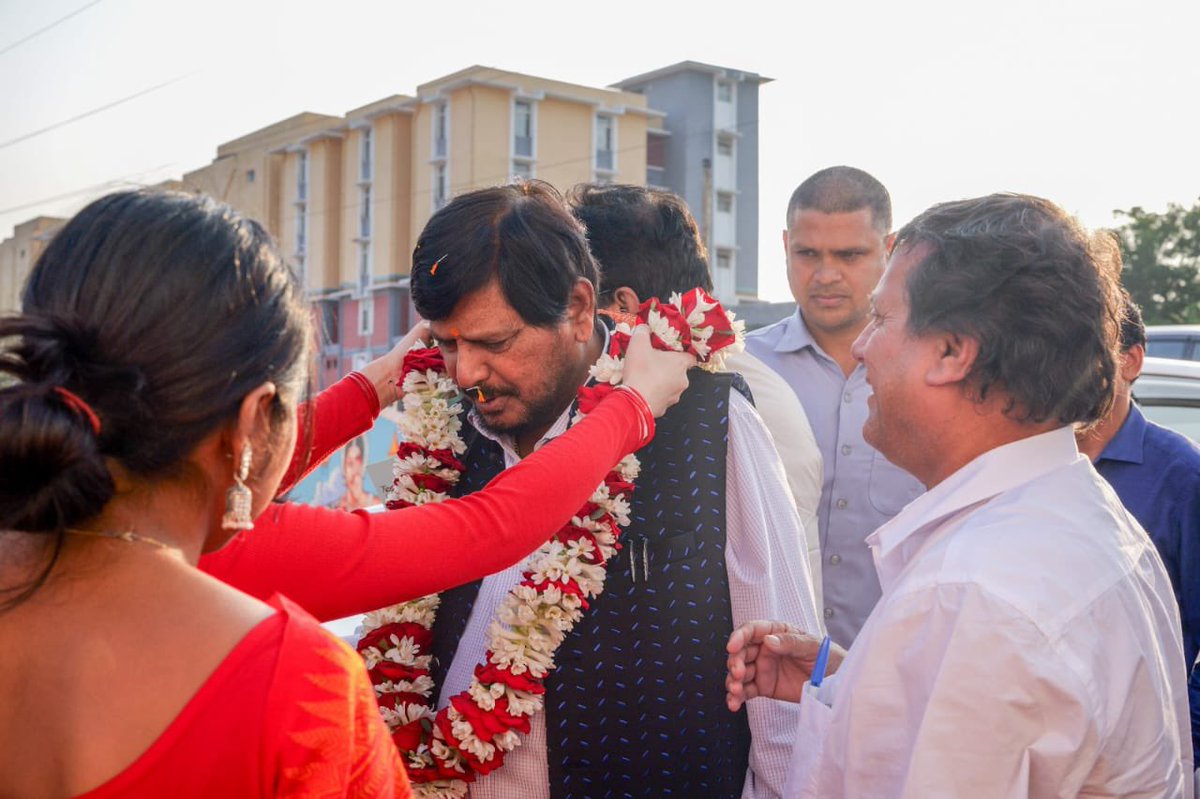 kissfoundation's tweet image. We were honoured to welcome Shri Ramdas Athawale Ji, Hon’ble Minister of State for Social Justice &amp;amp; Empowerment, Government of India, to KISS today.

He interacted lovingly with our students and appreciated KISS for giving wings to the dreams of thousands of tribal children…
