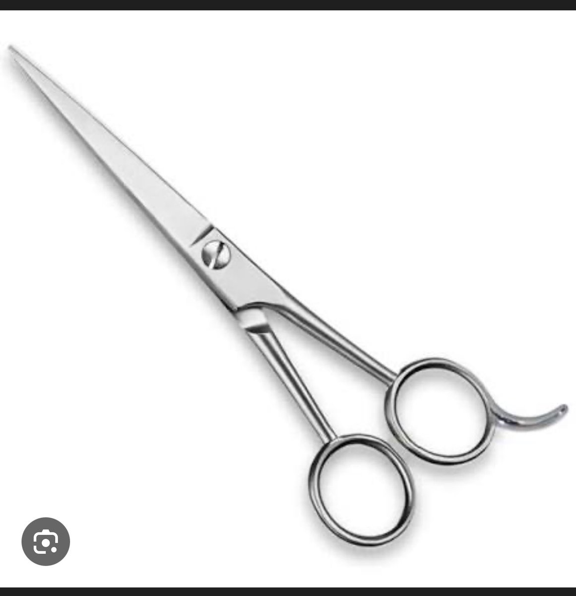 Et puis apprenez comment couper vos cheveux 

Premièrement , utilisez un ciseau de coiffeur 

Laissez les ciseaux de vos petits frères qui servent à couper le papier 

Deuxièmement, utilisez les bonnes techniques. On coupe petite section par petite section