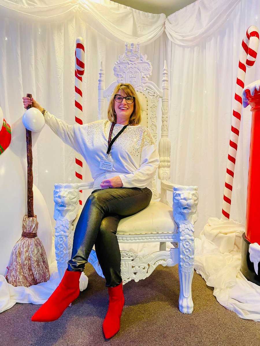 🎄✨ It’s here! Christmas Styling Course is now live — ready to help you create a home that feels magical this Christmas.
If you love Christmas but never quite know how to make your home look amazing,this is for you. Easy weekly lessons
Join here 👉 anne-s-site-9a09.thinkific.com