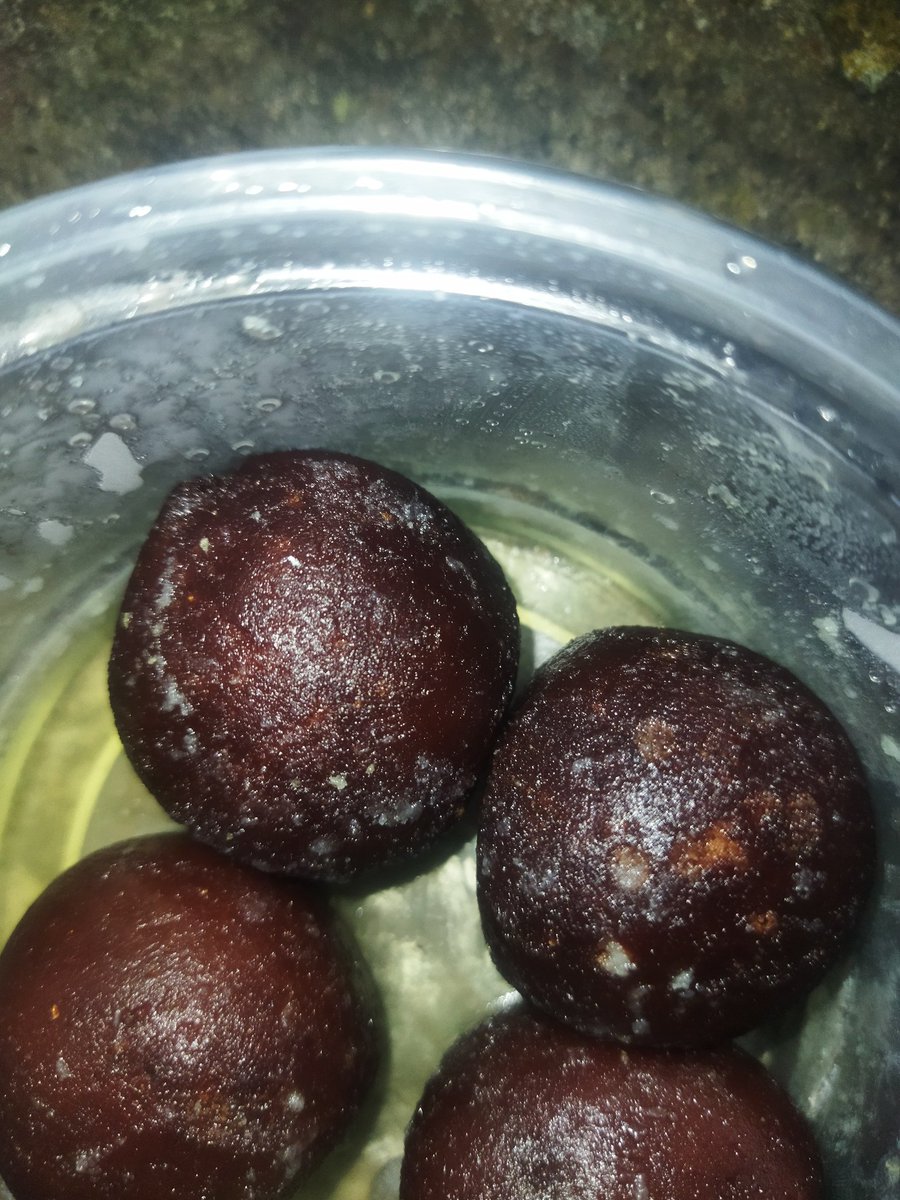 AmankumarSem12's tweet photo. @SwiggyCares What about current issue. How can you allow to sell these type of stale sweet https://t.co/JT0K9QKXph