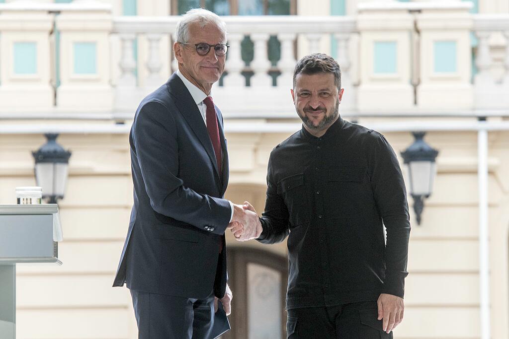 MarioNawfal's tweet image. 🇳🇴🇺🇦 THE €1.8 TRILLION QUESTION: WILL NORWAY BAIL OUT EUROPE’S UKRAINE PLAN?

Europe’s broke. Norway isn’t.

As Brussels bickers over how to fund a €140 billion reparation loan to Ukraine - using frozen Russian assets, no less - all eyes are turning north. 

Because Norway,…