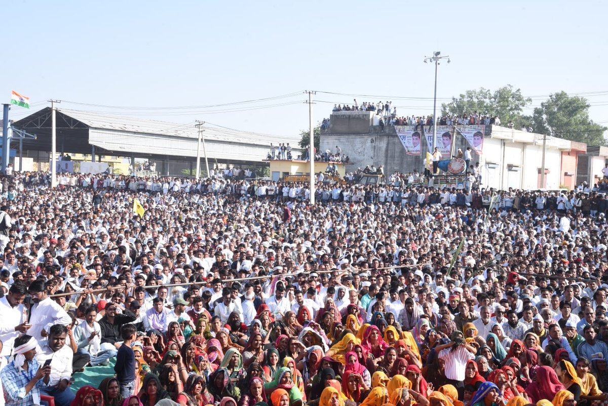AamAadmiParty's tweet photo. 📍अंता, राजस्थान 

AAP राज्यसभा सांसद @SanjayAzadSln जी ने राजस्थान के अंता विधानसभा से प्रत्याशी @NareshMeena__ जी के समर्थन में आयोजित विशाल जनसभा को सम्बोधित किया।

नरेश मीणा जी के समर्थन में हुई ऐतिहासिक सभा ने साफ़ कर दिया है — इस बार संघर्ष जीतने जा रहा है। 💪 https://t.co/WgdSivaVwY
