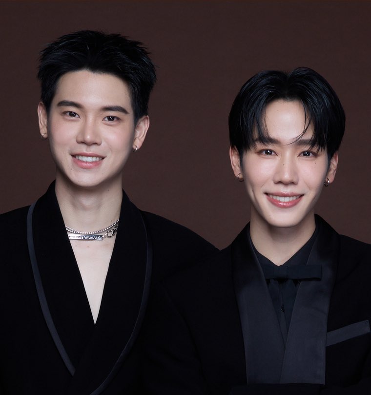 thtw_meimei's tweet photo. ชอบรูปนี้มากเลยอ่ะ ไม่ค่อยได้เห็นหยิ่นวอร์ถ่ายหน้าตรงแล้วยิ้มเหมือนกันแบบนี้ นี่คือรูปโปรไฟล์ชั้นยอด ผายมือให้นายทุนมาลองชิม 🥹🥹🥹🥹🥹 https://t.co/VXqgBgPAZM