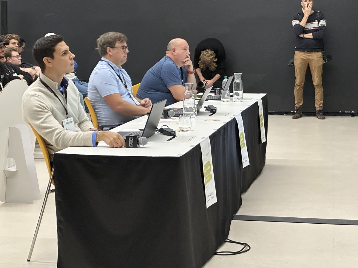 NOI Hackathon tweet media