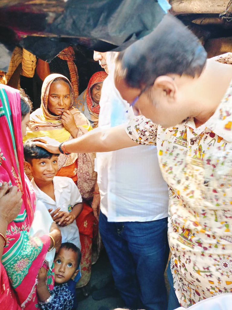 AITCofficial's tweet photo. Jahir Mal, a resident of Uluberia, ended his life, driven to despair by a spelling error in his official documents.

He feared that one misplaced letter could strip him of his citizenship, his rights, his very identity under the dreaded SIR process. This is a tragedy authored by @BJP4India and rubber-stamped by a complicit @ECISVEEP.

Our leaders stood beside Jahir’s family, offering comfort, dignity, and the assurance that Bengal will not bow to this regime of fear. Every such death is a stain on BJP’s conscience, one they can never wash away.