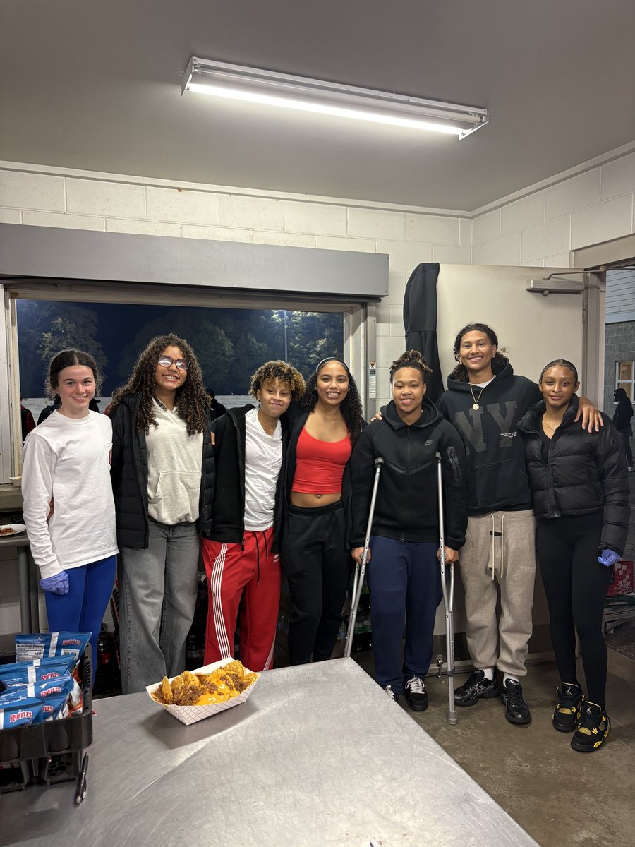 VOLUNTEER  WORK LAST NIGHT! ONE THING THAT WE'RE GOING TO DO AS A FAMILY IS:

HAVE 🤪
SOME 😂
FUN 🥳