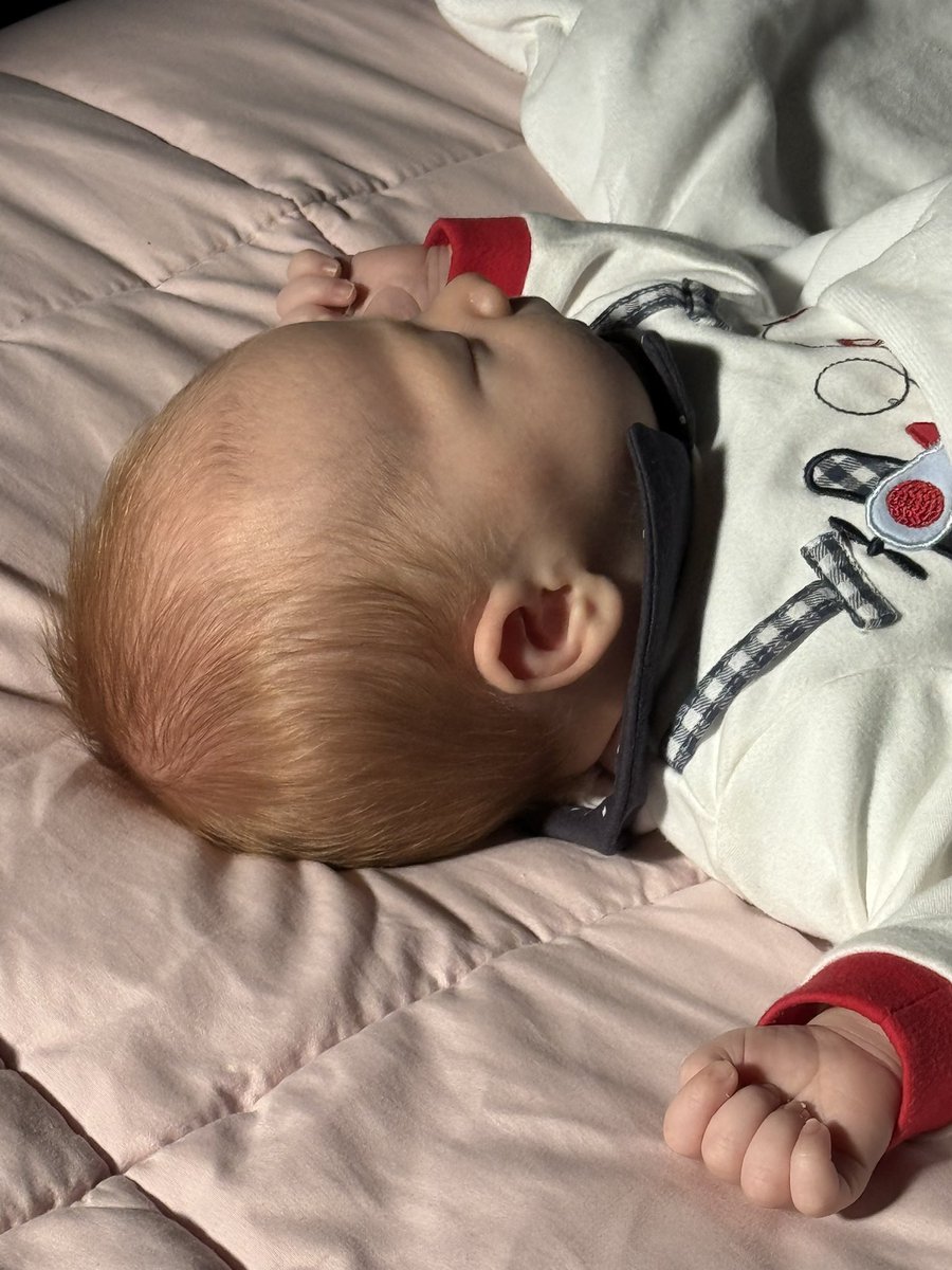 ssofid's tweet image. 1 mes de Benedetto 💙 Tanto te soñamos, bebito! Llenaste nuestras vidas de magia y felicidad. Gracias por estos días y todos los que vienen