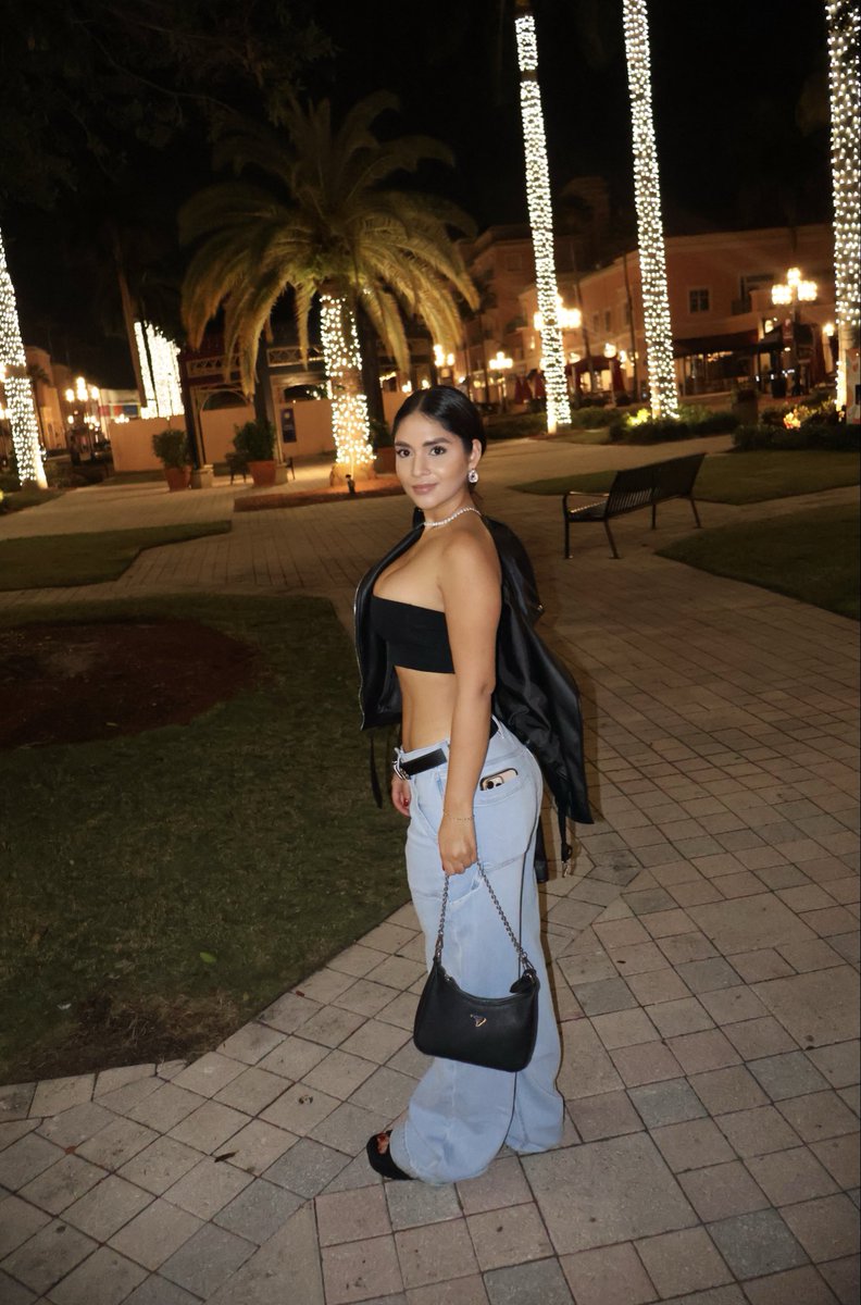 Serenando la ropita en las calles de Florida