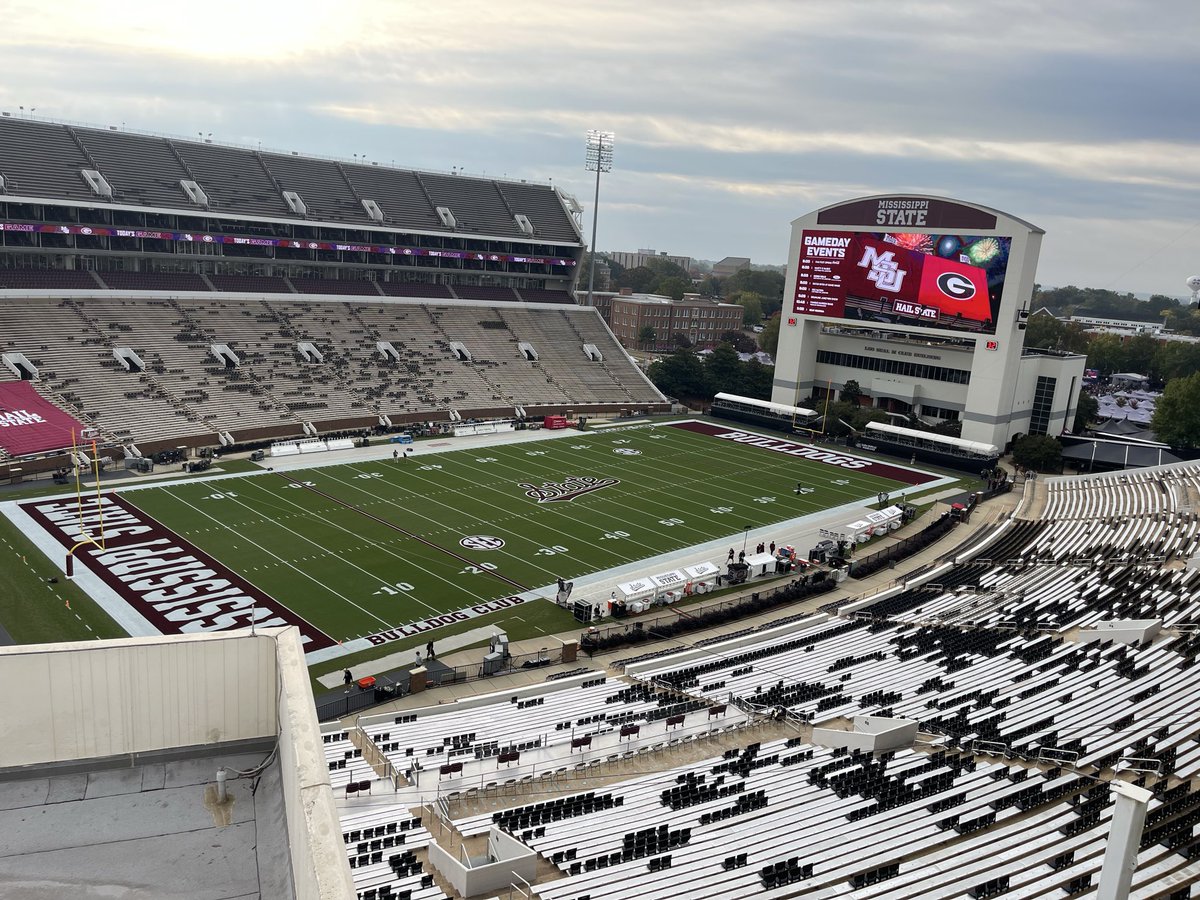 JeremyO_Johnson's tweet photo. Live Updates: Georgia is in Starkville to face Mississippi State. Follow along with DawgsHQ. #GoDawgs #SEC #DawgsNation
Updates: https://t.co/3qPmTHJtiX https://t.co/5rzu15ER8W