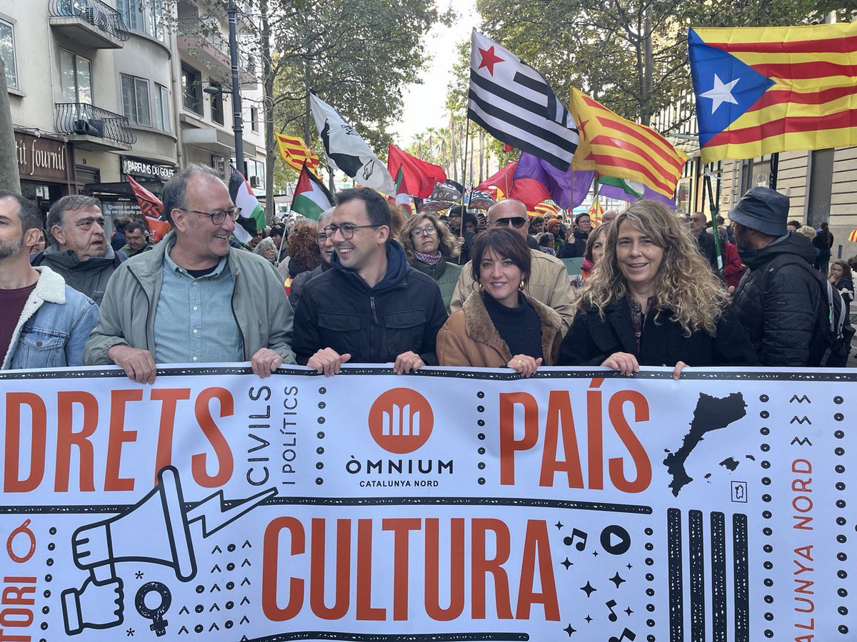 omnium's tweet photo. Quan parlem de Països Catalans, parlem d’enfortir la nació i d’assumir en tots els àmbits de la nostra vida aquest marc polític, social, cultural i lingüístic de referència.

Avui al Perpinyà celebrem la Diada Nacional de la Catalunya Nord.🧡 https://t.co/8ExMSMvw5c