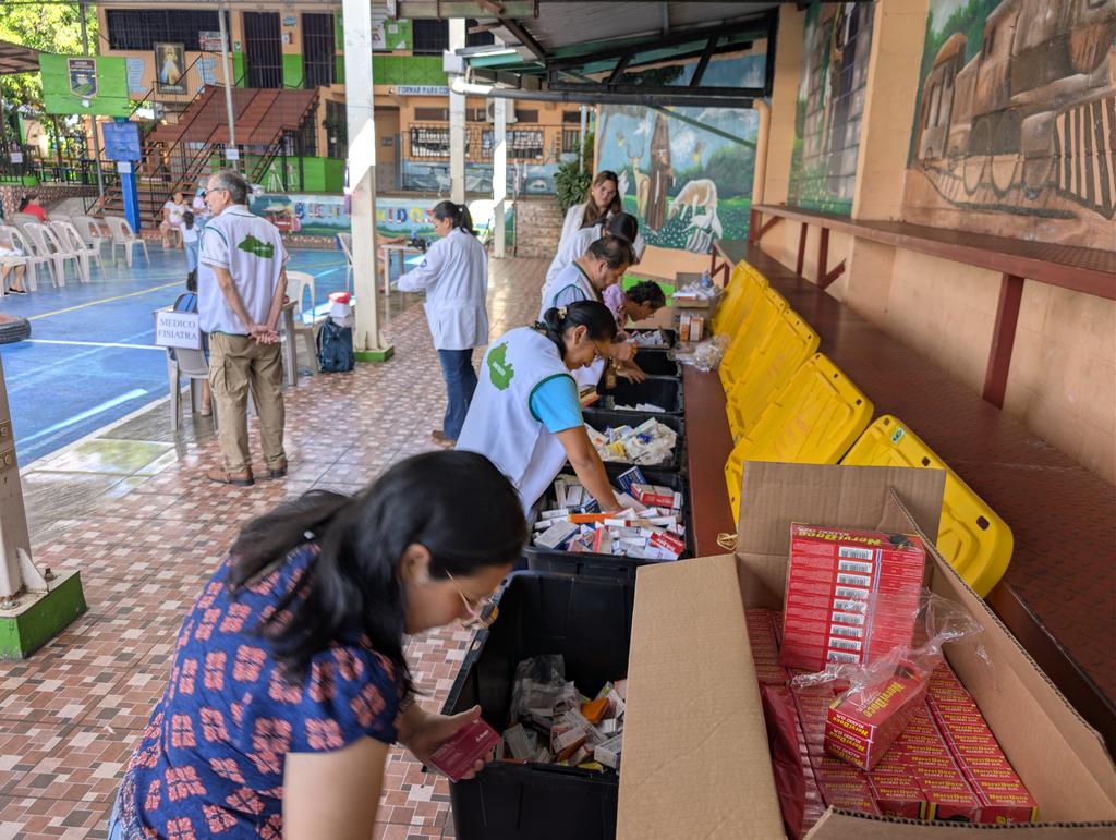 #BrigadaMédica Las personas que asisten a esta Brigada Médica organizada por #SIMETRISSS y <a href="/COFOA_FIA/">Comunidades de Fe Organizadas en Acción-COFOA</a> pueden recibir atención médica gratuita en especialidades como medicina general, fisiatría, odontología y cirugía; además de recibir medicamentos.

Si como profesional de la