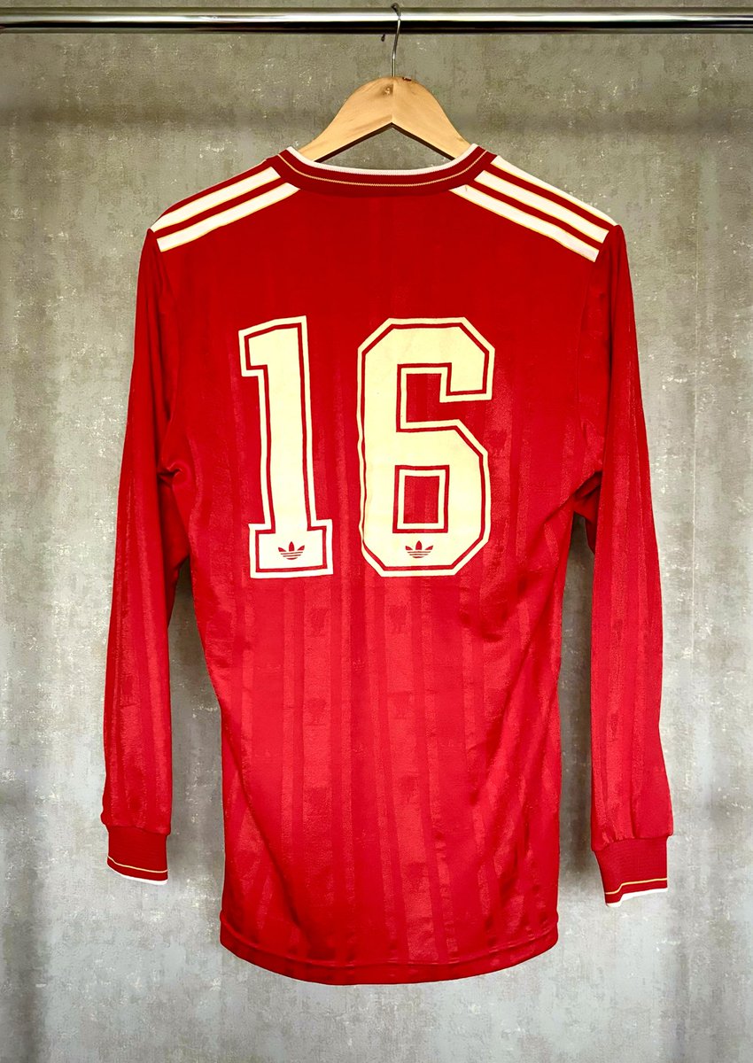 That shirt man 😍

Still pinch myself that I have a player issued/worn one 🤯 #LFC