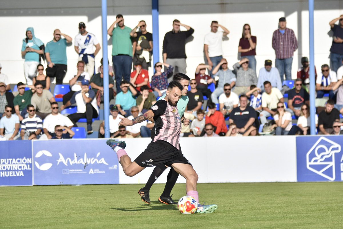 🥰 ¡Se puede estar más contento con, <a href="/Fernanddovargas/">Fernando Vargas</a>!

Esta que se sale, nuestro 1⃣1⃣

#AtcoOnubenseBollullos #VamosMiBollullos
📸 <a href="/davidchama/">David  Rodríguez</a>