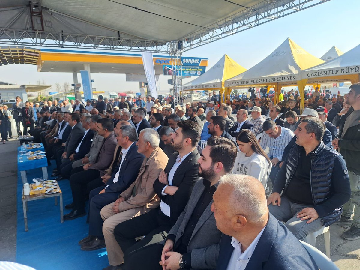 Gaziantep’te Üreten Ellere Güç Katıyoruz! 🌾🚜

Bugün, Gaziantep Büyükşehir Belediyemizin kıymetli çiftçilerimize yönelik %100 mazot hibe desteği programına katıldık.

Tarımda sürdürülebilir üretimi desteklemek ve üreticimizin yükünü hafifletmek için verilen bu destek, şehrimizin