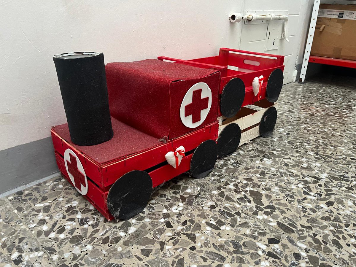 La sede del Comitato CRI di Ostuni un tempo era un carcere. In quei luoghi che prima erano prigioni, ora regnano solidarietà, aiuto, Umanità.

Rete e Dignità sono due elementi sui quali oggi ho voluto riflettere insieme alle Volontarie e ai Volontari CRI di questo Comitato.

Il