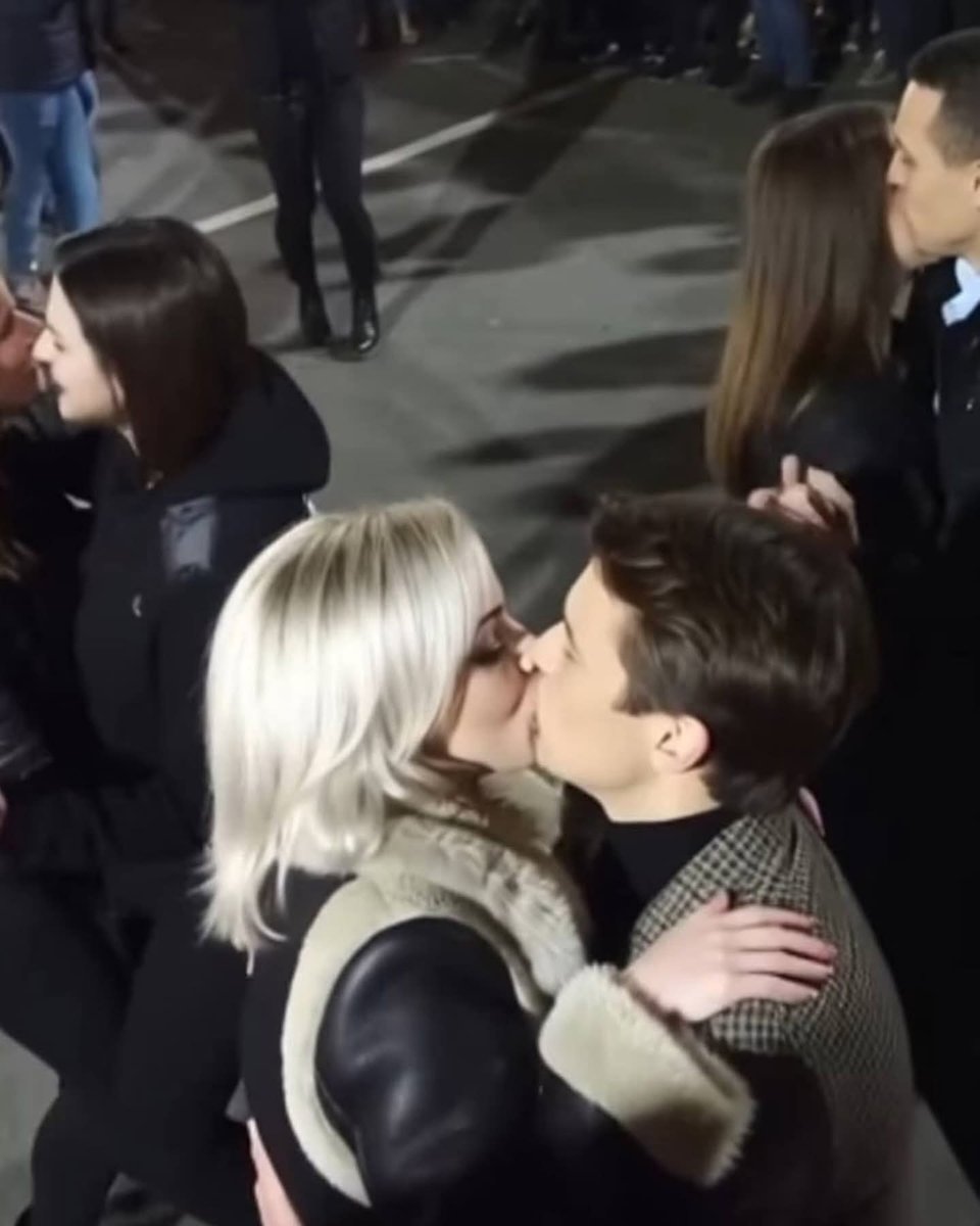 bubamara1512's tweet image. Некоме је живот мајка ,а некоме маћеха ....
Јел млада остала трудна ,зна ли се шта?