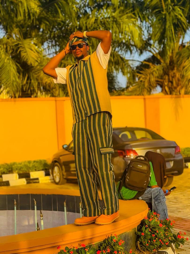 FashionistaDuke's tweet photo. Fine man rocking an armless jacket and pant #MadeByDuke
#Asooke. https://t.co/c4BM2plqaR