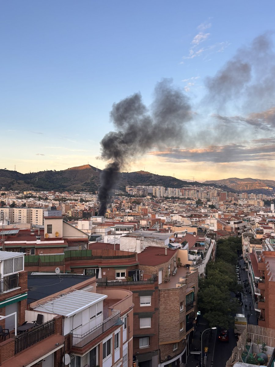 Incendi a Horta <a href="/bomberscat/">Bombers</a> <a href="/emergenciescat/">Protecció civil</a>