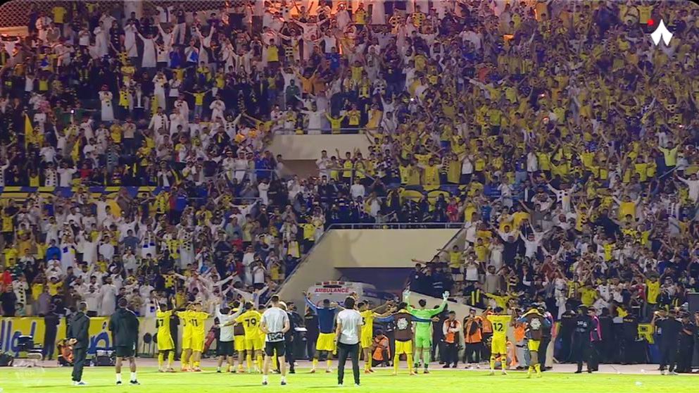 aboshade99's tweet photo. مبروك لـ #النصر والنصراويين
فوز مهم جداً ومواصلة الصدارة لـ #دوري_روشن_السعودي 
تأثر الحكم كثيراً بردود الافعال المضادة لـ #العالمي مؤخراً ولكن رجال النصر قالوا كلمتهم.
شكراً #جمهور_النصر في تبوك الورد 💛💙🤩 https://t.co/N7GSnYa6nL