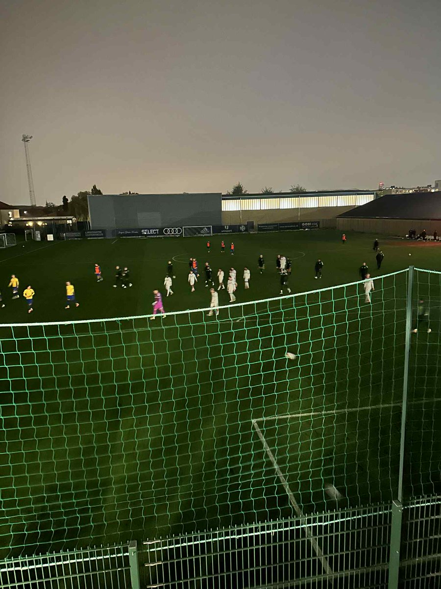 CphSundays's tweet photo. LYSET GÅET PÅ NUMMER 10 MIDT I U19-DERBY
Lyset er gået ved det igangværende U19-derby, på Nummer 10, ved stillingen 1-3.
Fotos: Copenhagen Sundays.
#fcklive #fcktalent #nummer10 https://t.co/suWScMIQj5